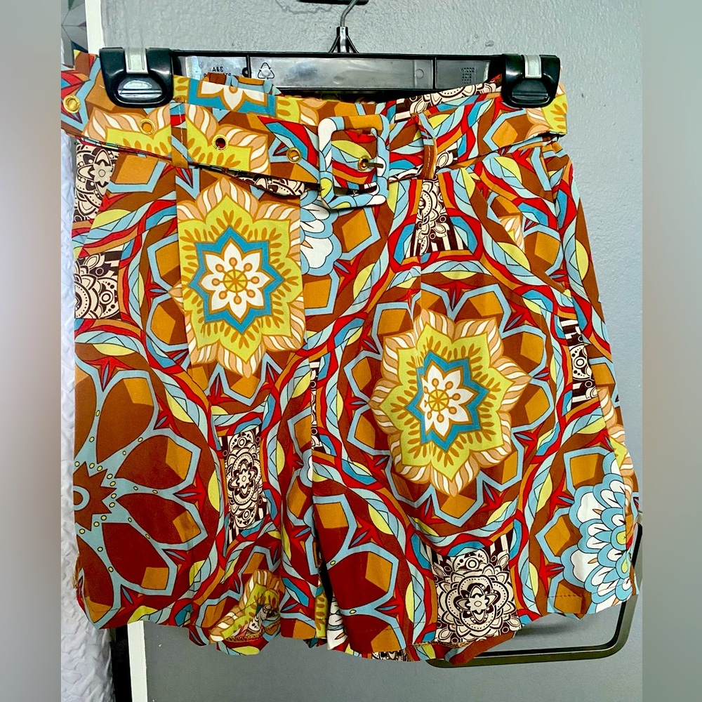 Awesome print Short in variety of colors 😍